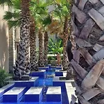 Deluxe In Cascadas Sunny 아파트 써니비치