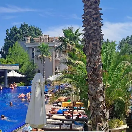 Deluxe In Cascadas Sunny Daire *